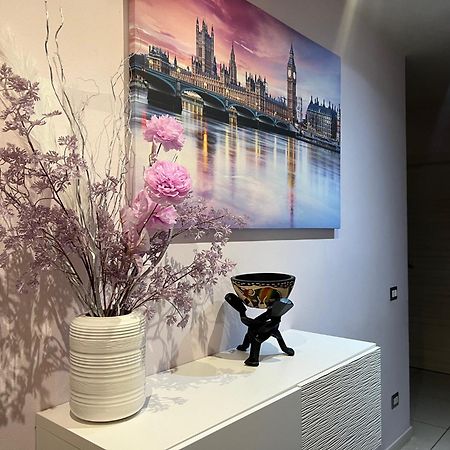 Stay In Style - Vibrant Condo In San Giovanni Lupatoto Luaran gambar