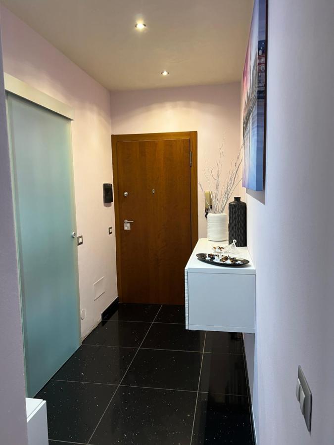 Stay In Style - Vibrant Condo In San Giovanni Lupatoto Luaran gambar