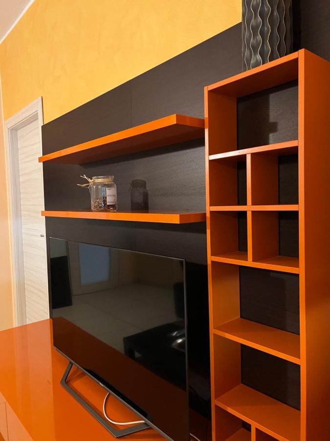 Stay In Style - Vibrant Condo In San Giovanni Lupatoto Luaran gambar