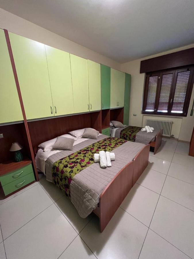 Stay In Style - Vibrant Condo In San Giovanni Lupatoto Luaran gambar