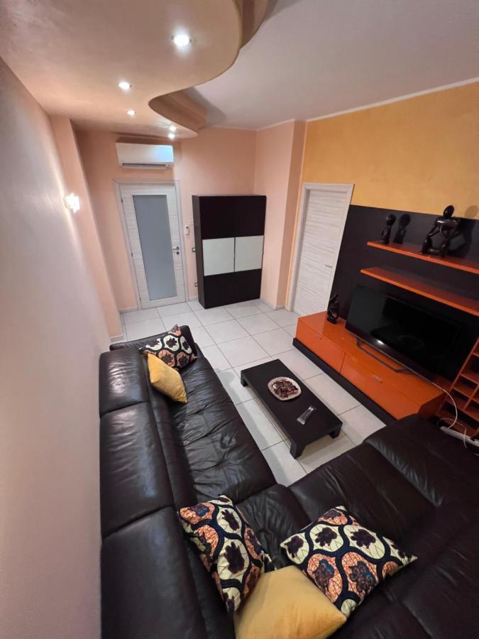 Stay In Style - Vibrant Condo In San Giovanni Lupatoto Luaran gambar
