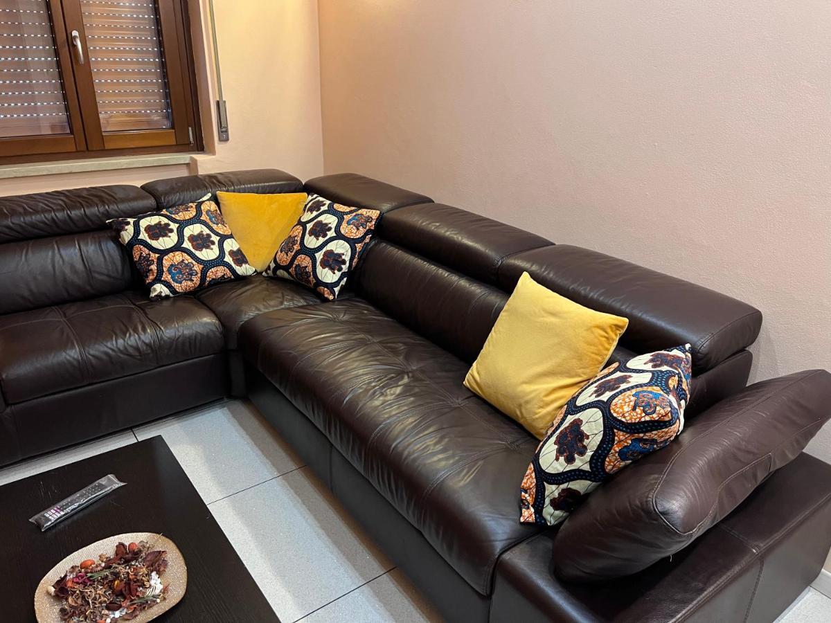 Stay In Style - Vibrant Condo In San Giovanni Lupatoto Luaran gambar