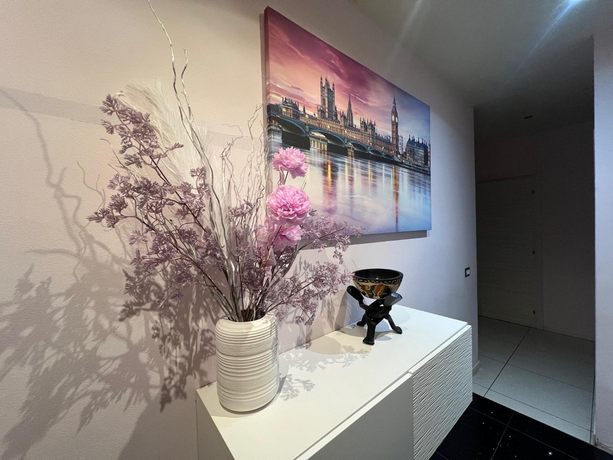 Stay In Style - Vibrant Condo In San Giovanni Lupatoto Luaran gambar