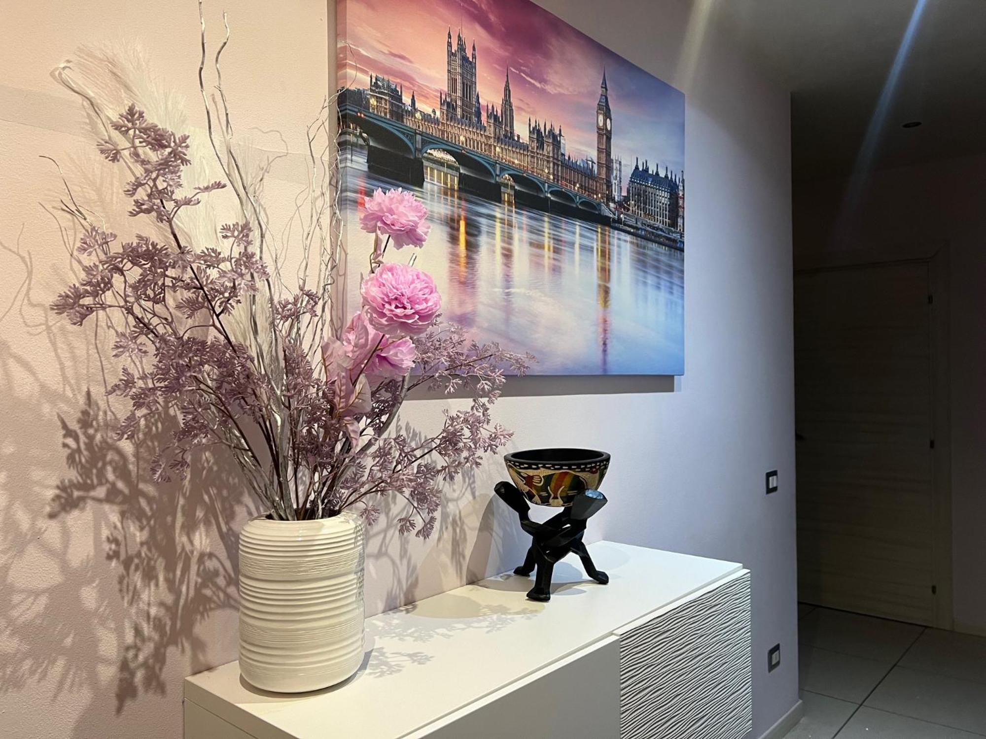 Stay In Style - Vibrant Condo In San Giovanni Lupatoto Luaran gambar